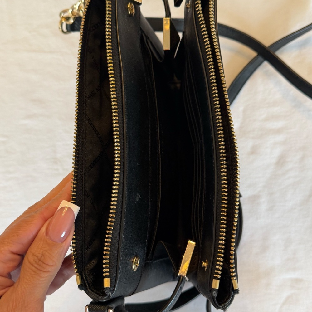 Michael Kors Crossbody - Picture 5 of 9